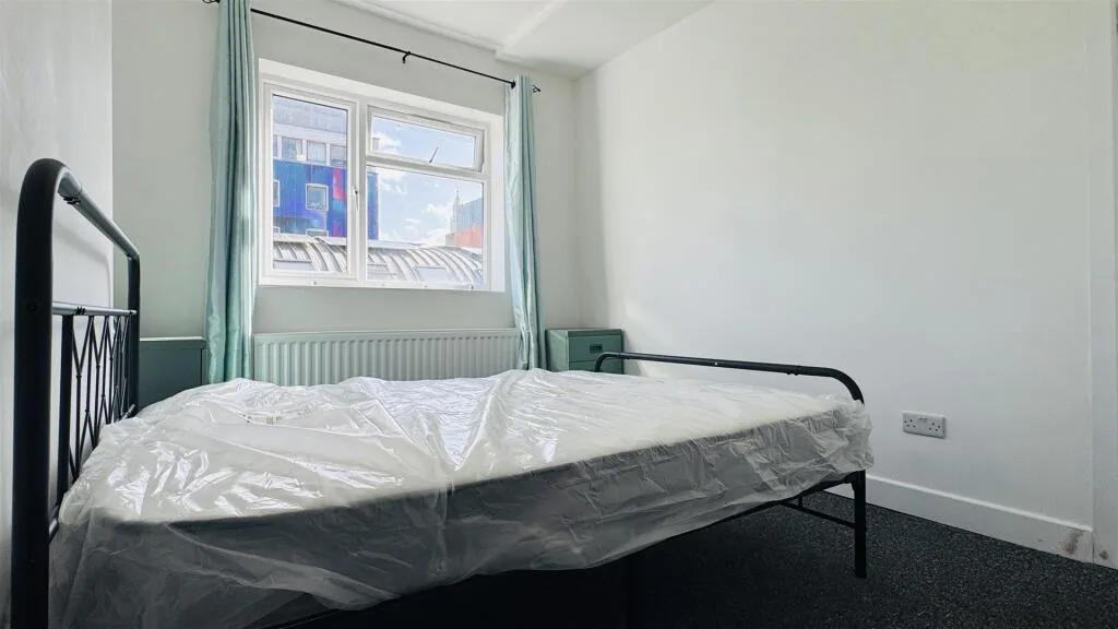 5 bedroom terraced house for rent