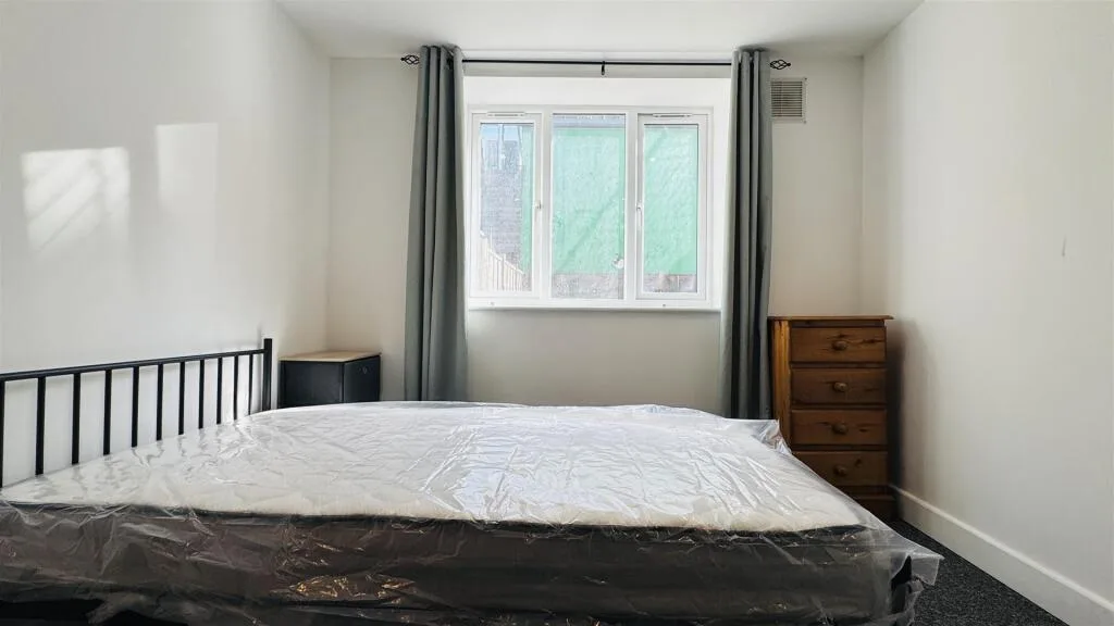 5 bedroom terraced house for rent