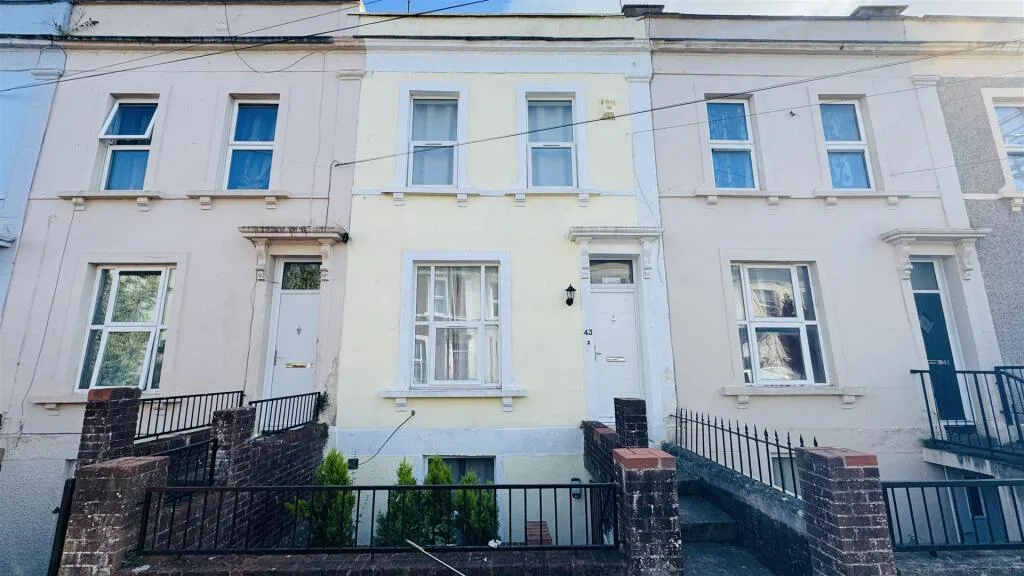 5 bedroom terraced house for rent