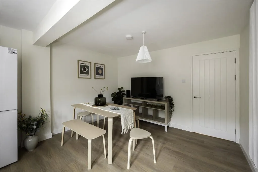 5 bedroom end of terrace house for rent