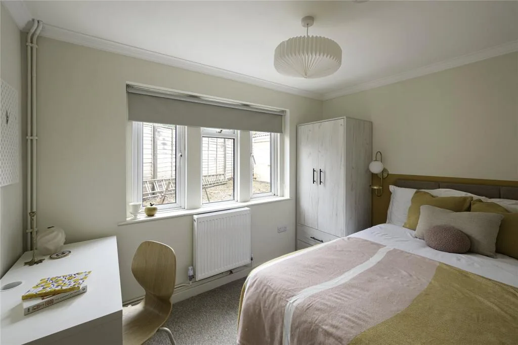 5 bedroom end of terrace house for rent