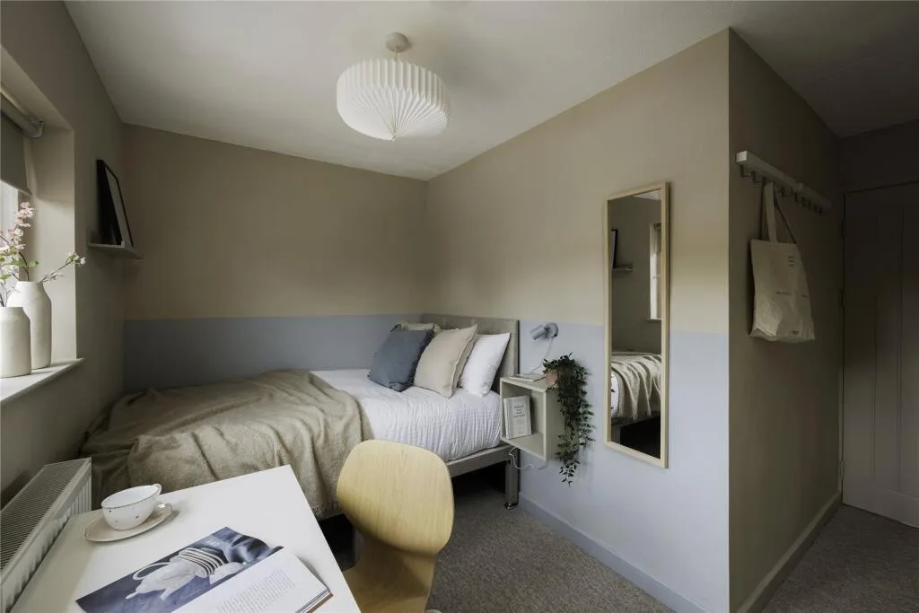 5 bedroom end of terrace house for rent
