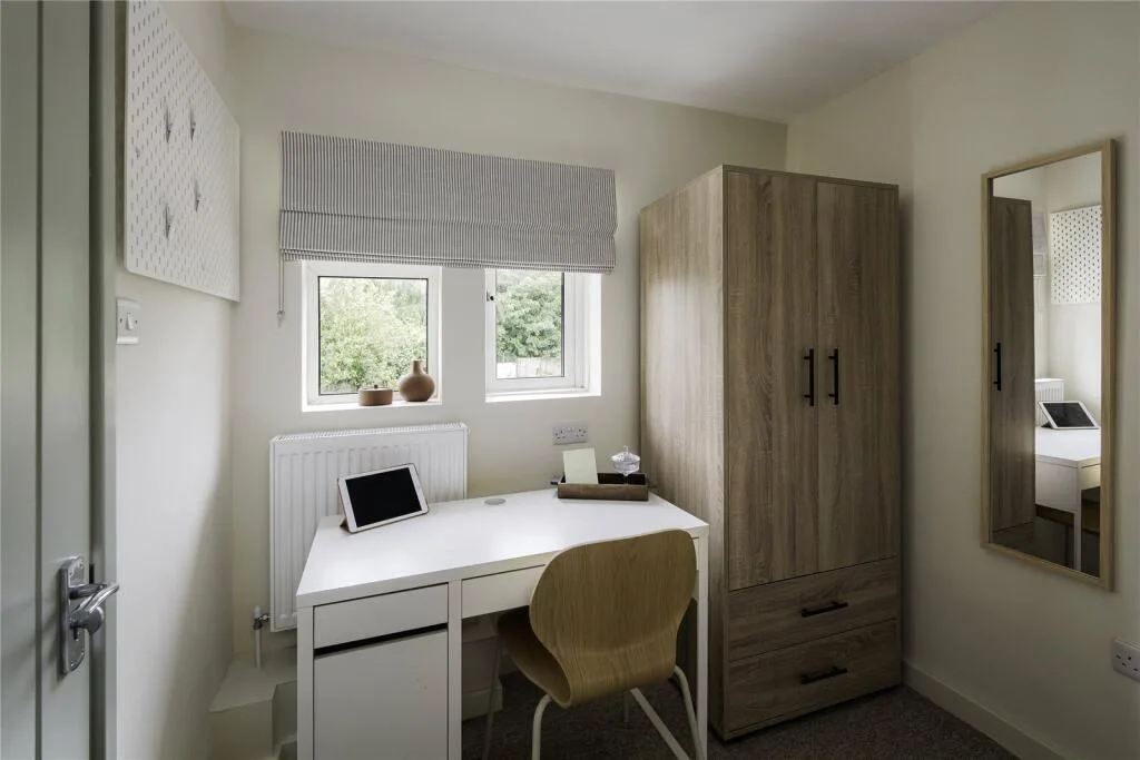 5 bedroom end of terrace house for rent