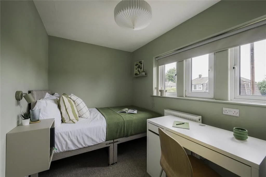 5 bedroom end of terrace house for rent