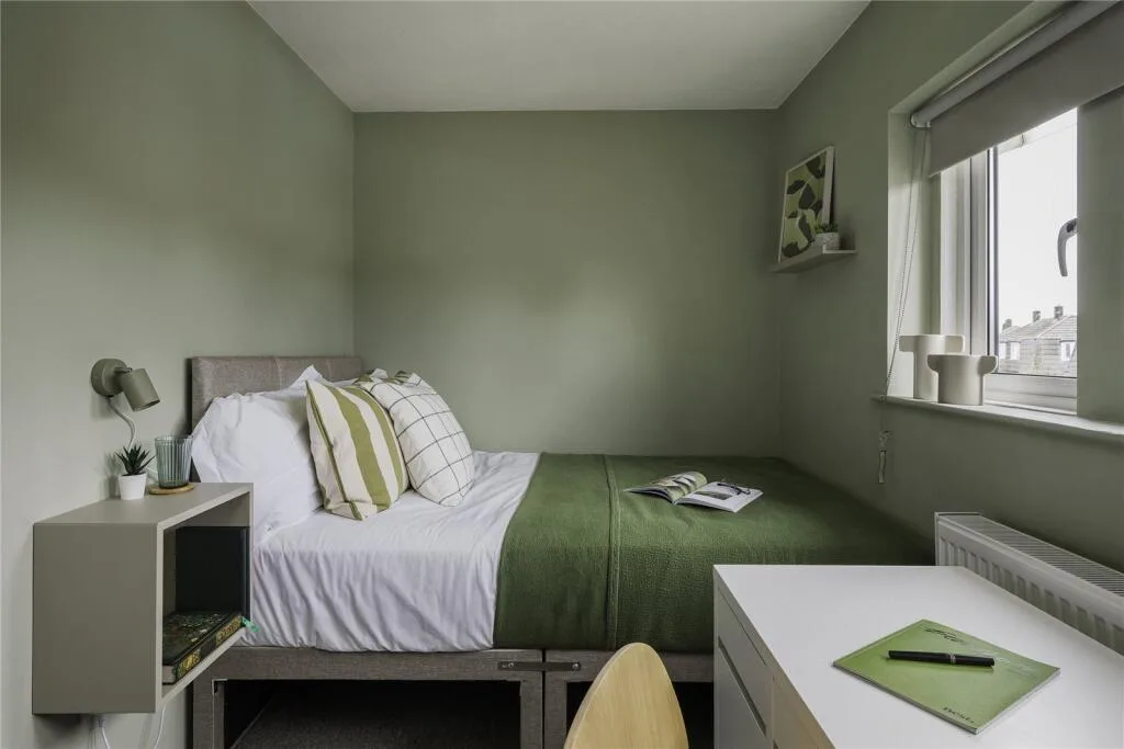 5 bedroom end of terrace house for rent