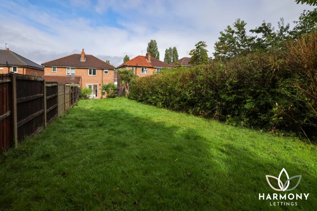 3 bedroom semi-detached house for rent