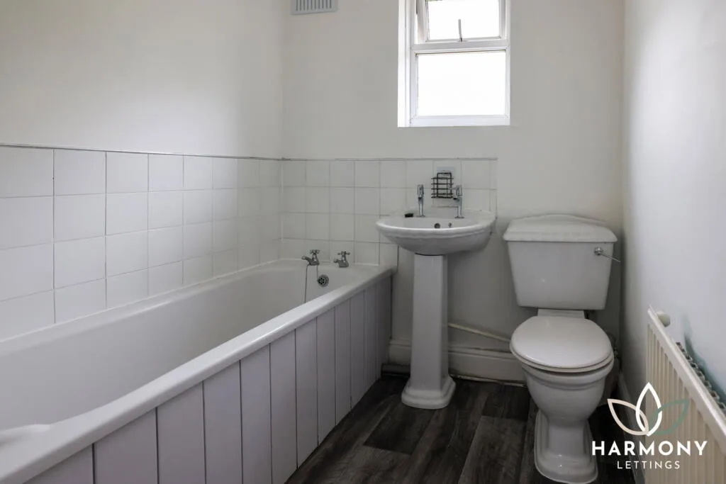 3 bedroom semi-detached house for rent
