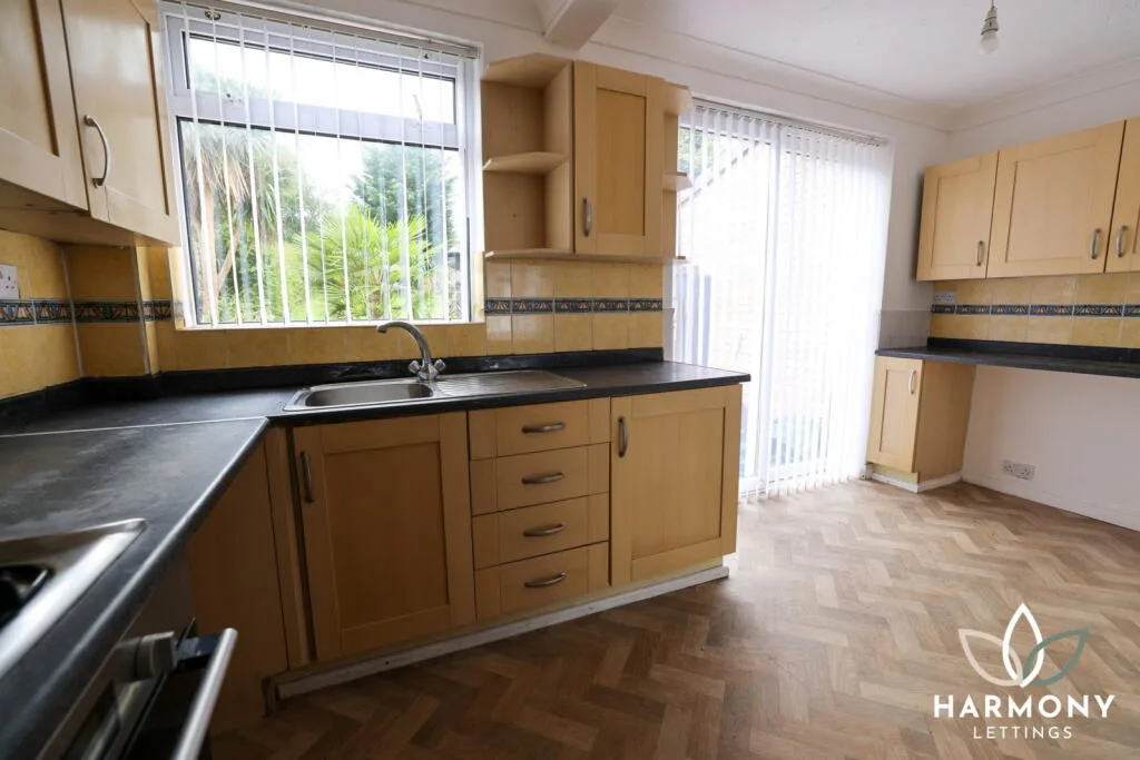 3 bedroom semi-detached house for rent