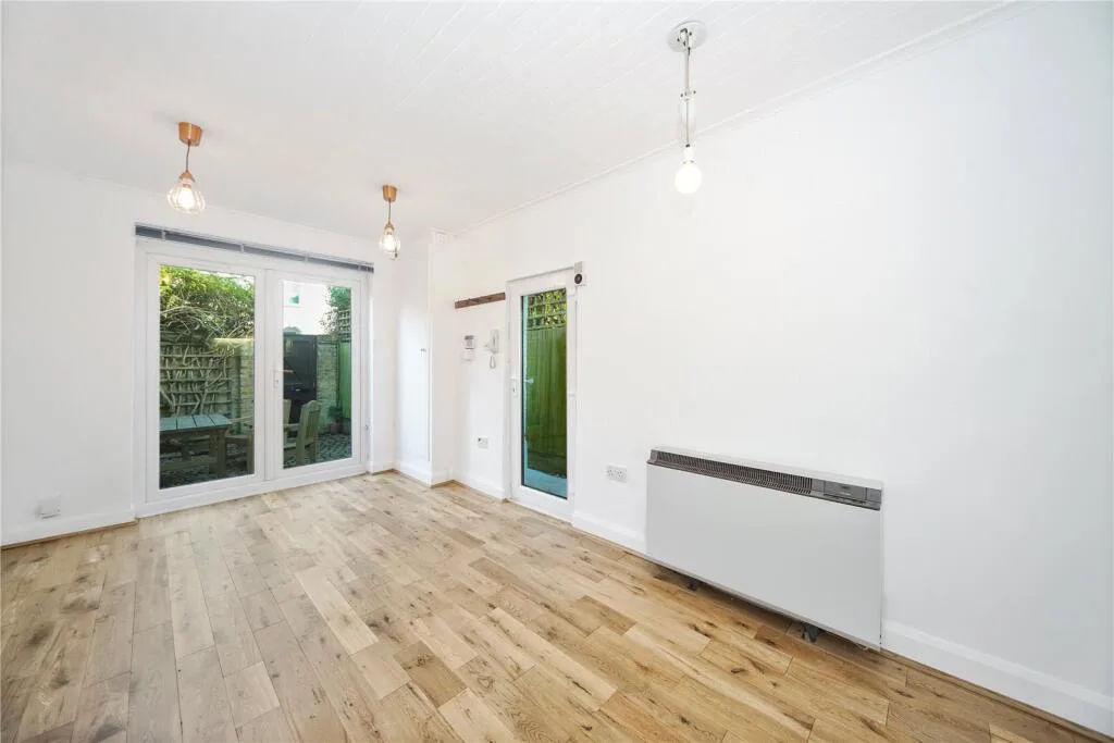 2 bedroom detached house for rent