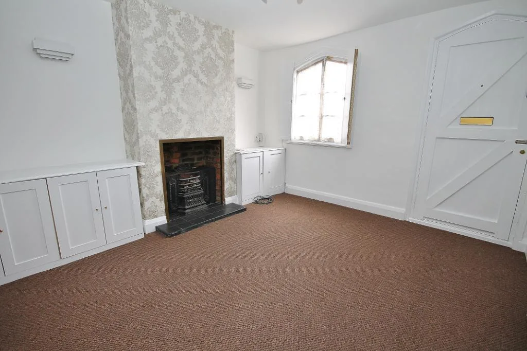 2 bedroom end of terrace house for rent