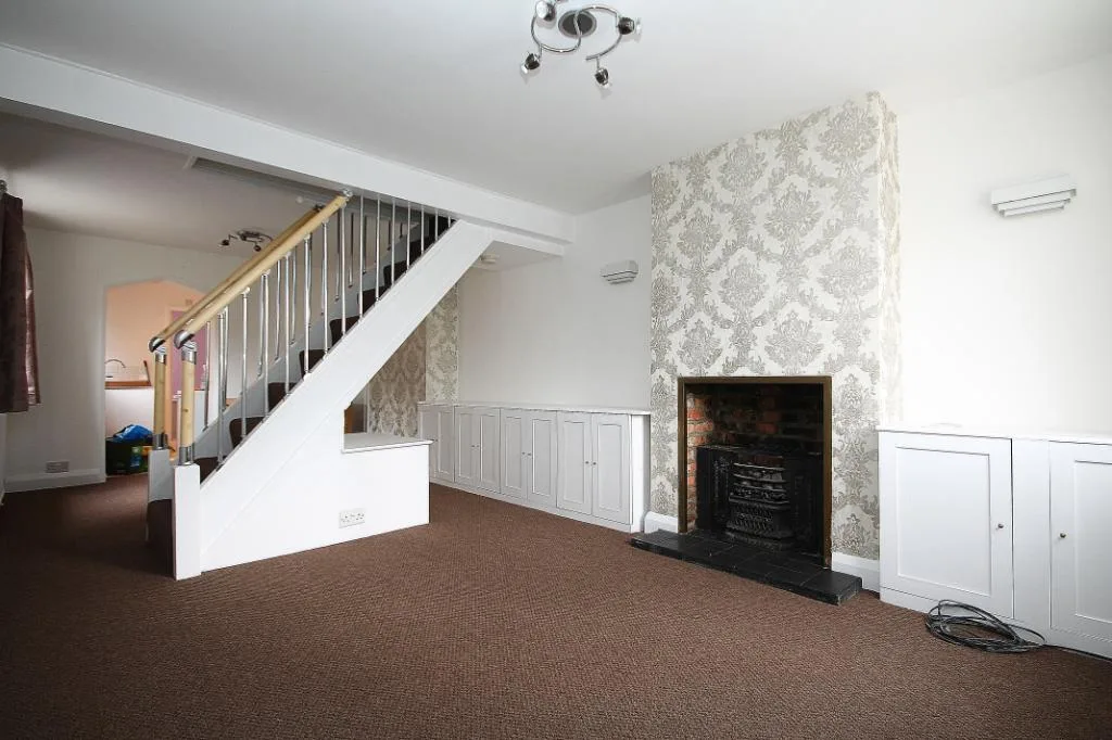 2 bedroom end of terrace house for rent
