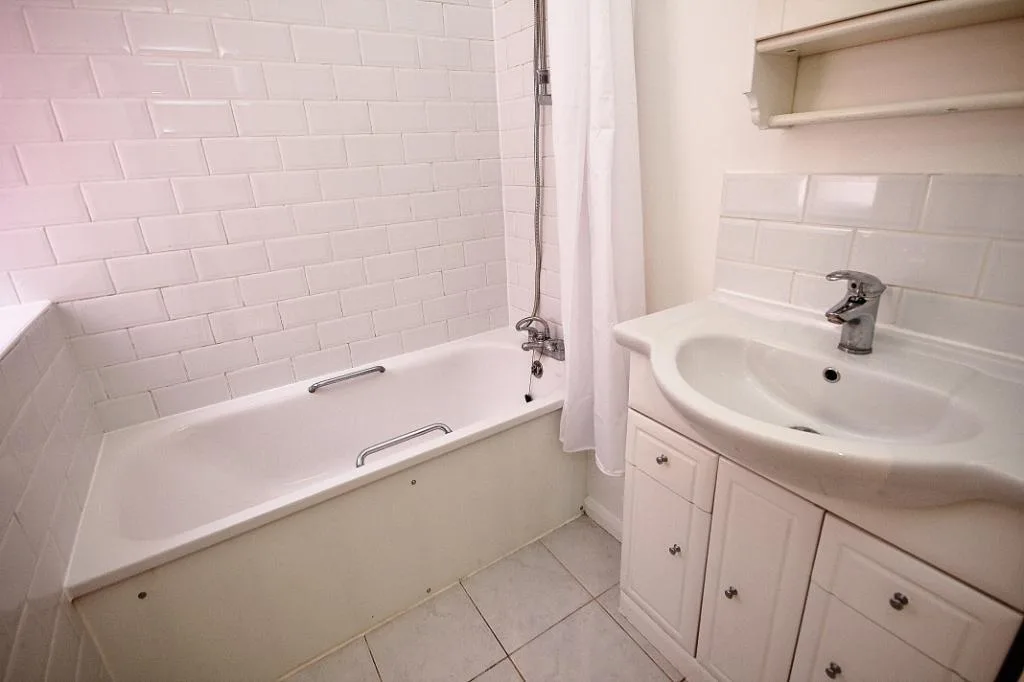 2 bedroom end of terrace house for rent