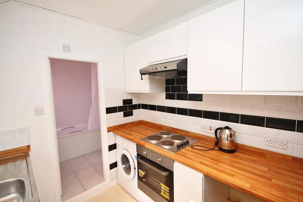 2 bedroom end of terrace house for rent