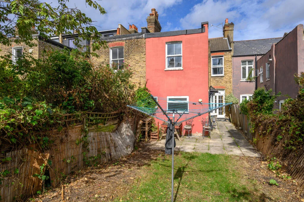2 bedroom ground floor flat for rent
