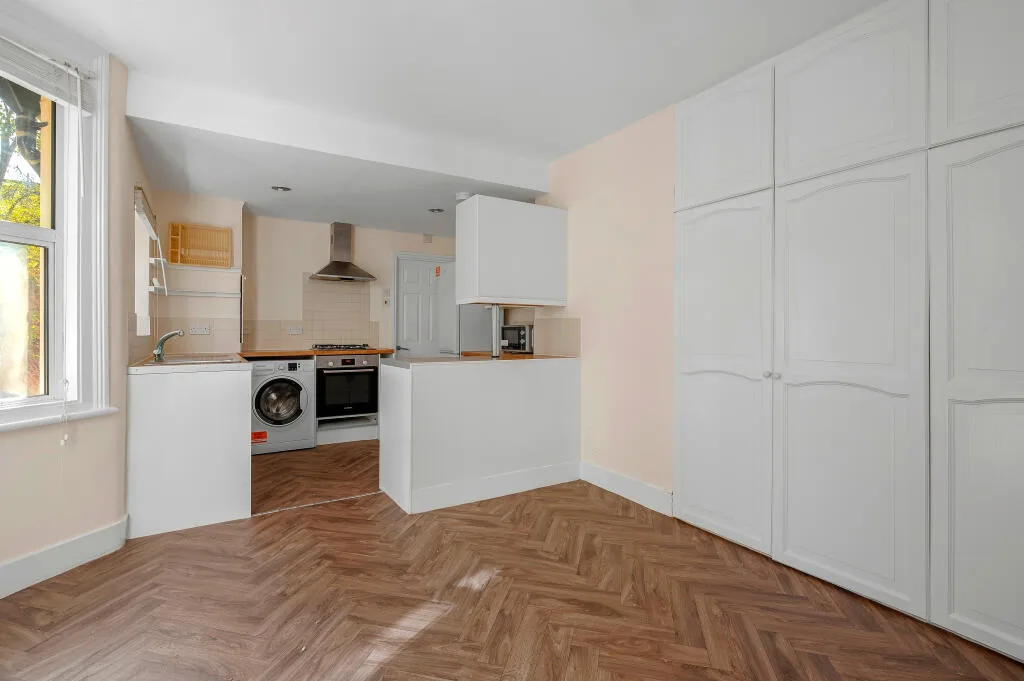2 bedroom ground floor flat for rent