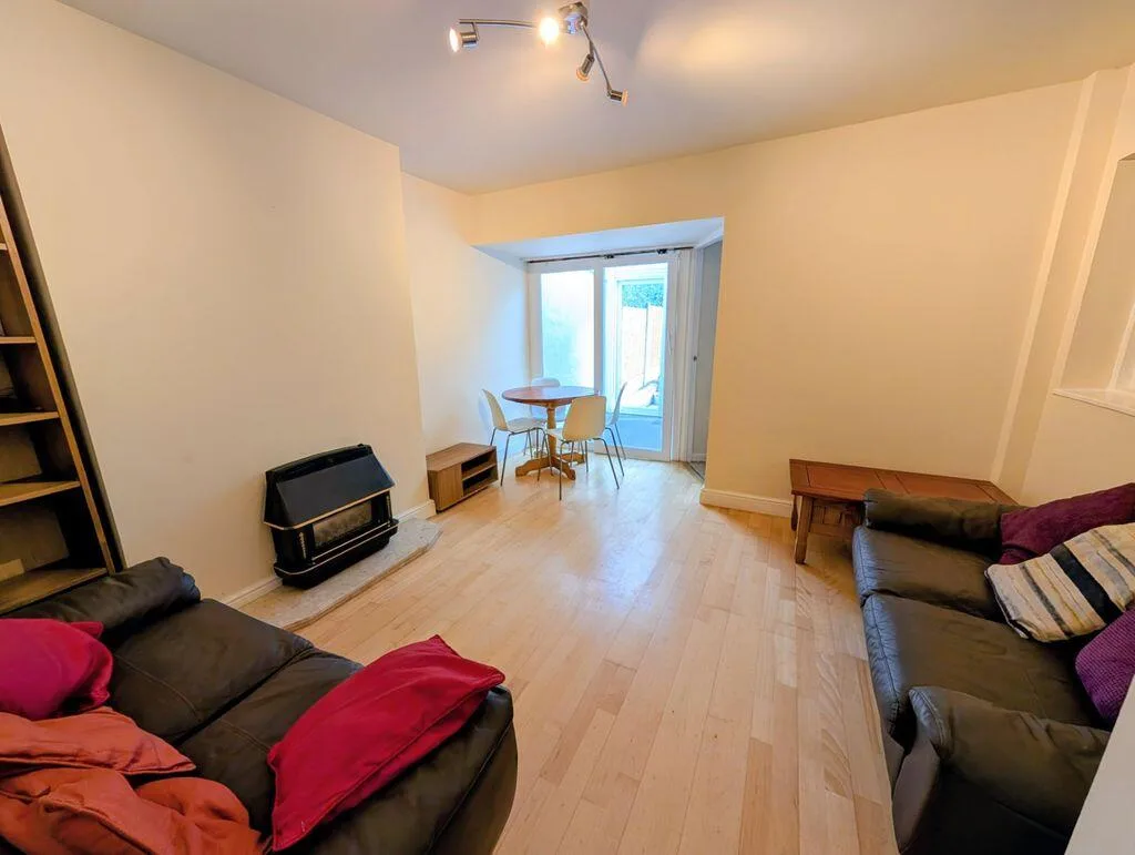 3 bedroom semi-detached house for rent