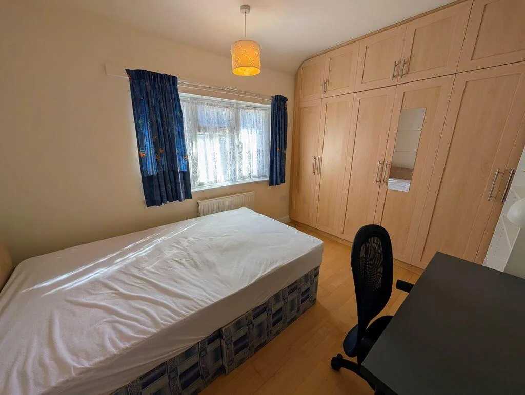 3 bedroom semi-detached house for rent