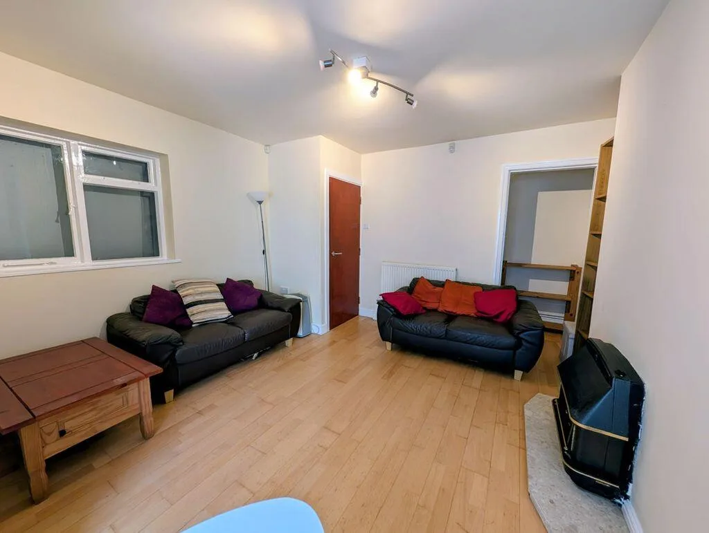 3 bedroom semi-detached house for rent