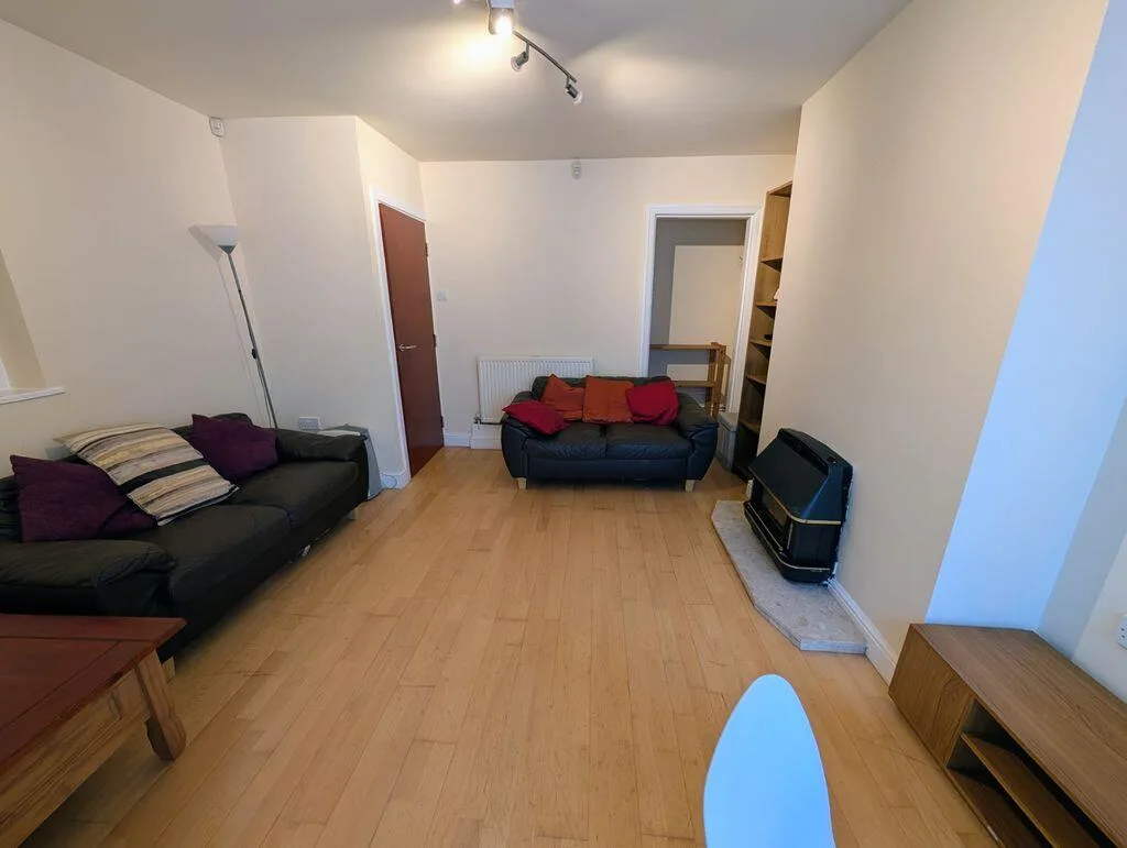3 bedroom semi-detached house for rent