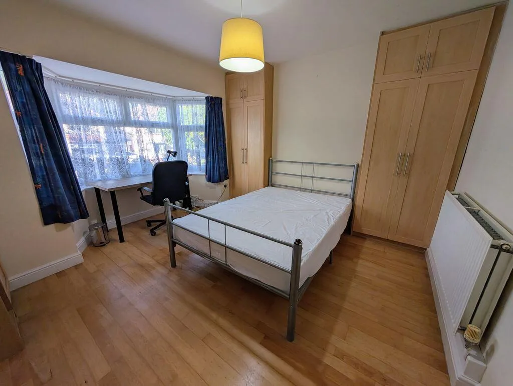 3 bedroom semi-detached house for rent