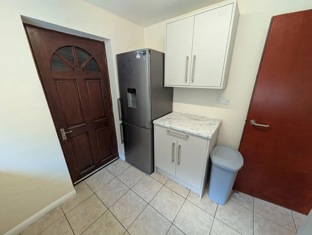 3 bedroom semi-detached house for rent