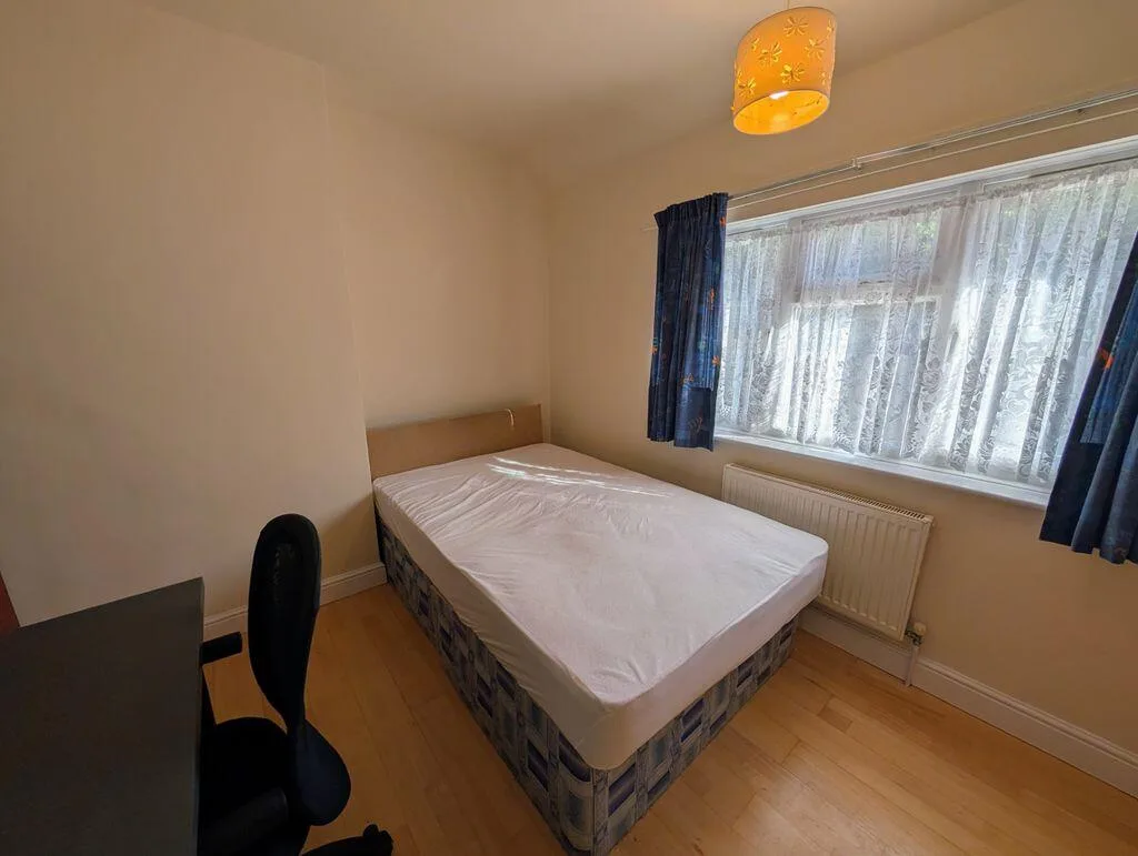 3 bedroom semi-detached house for rent
