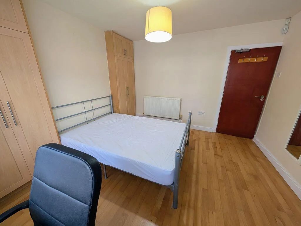 3 bedroom semi-detached house for rent