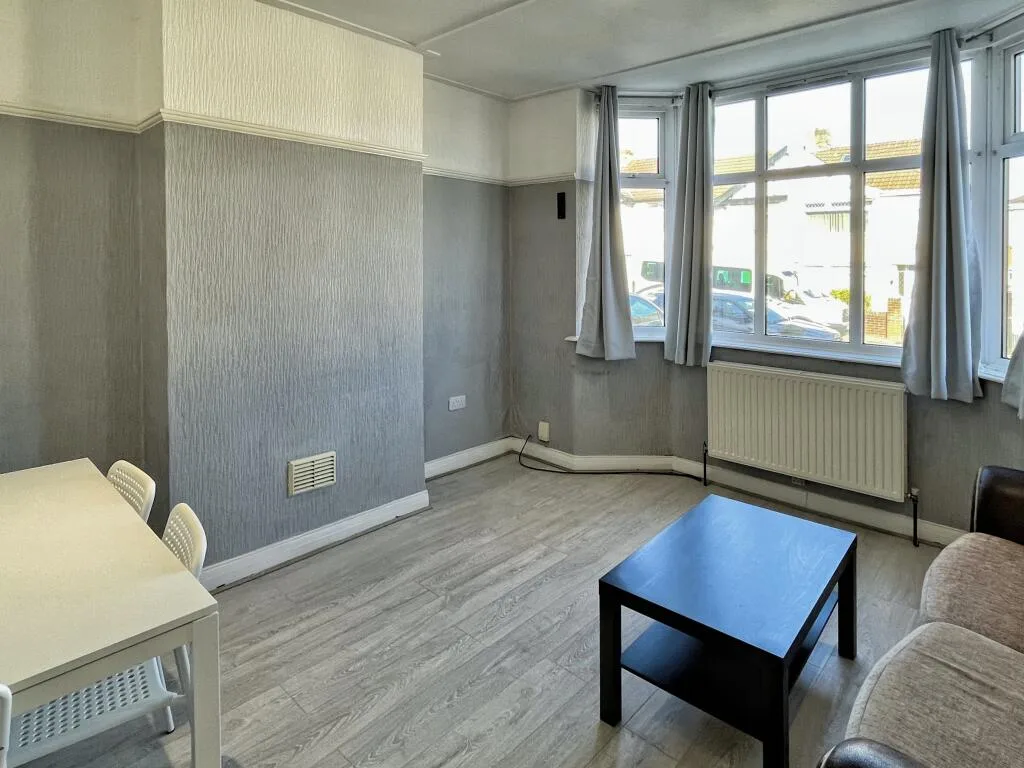 5 bedroom terraced house for rent