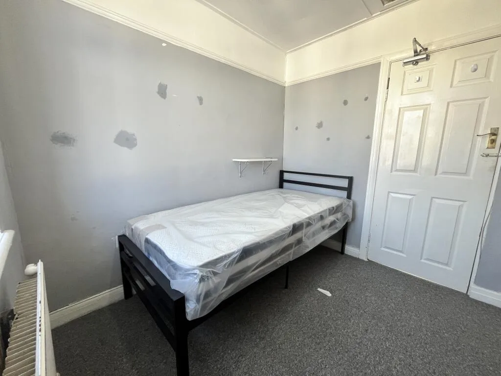 5 bedroom terraced house for rent