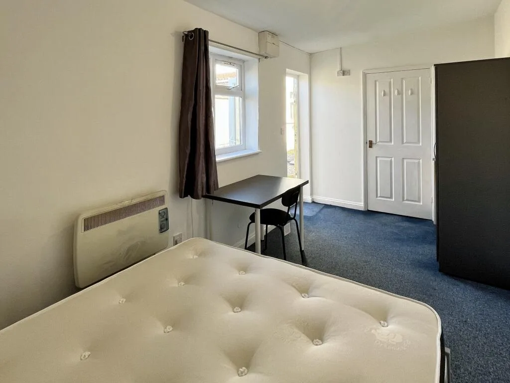 5 bedroom terraced house for rent