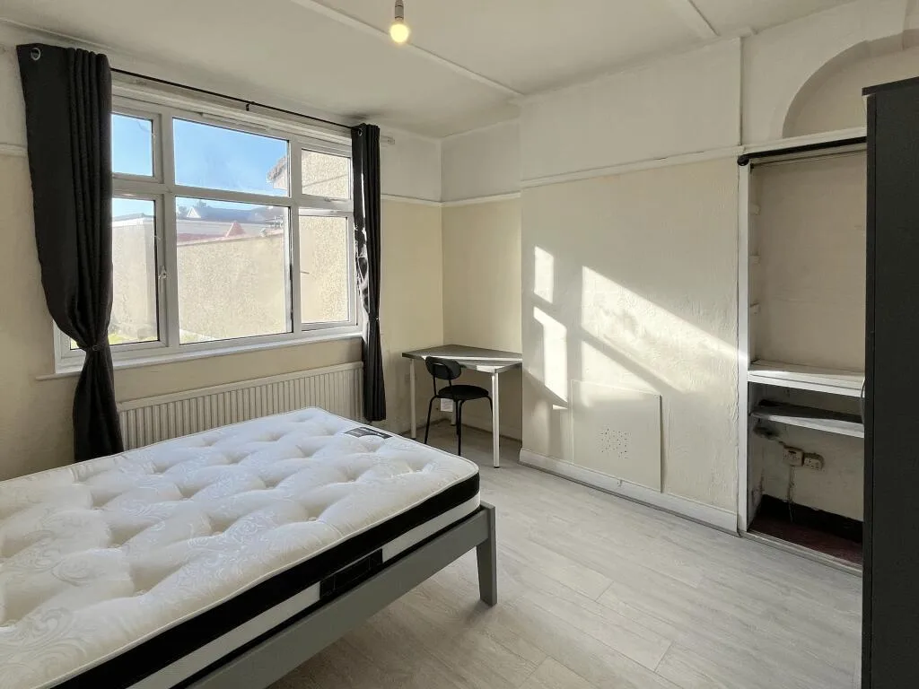 5 bedroom terraced house for rent