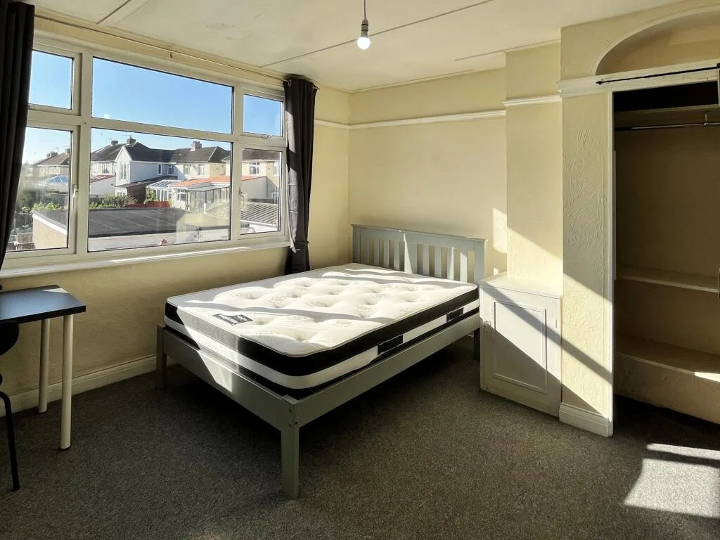 5 bedroom terraced house for rent