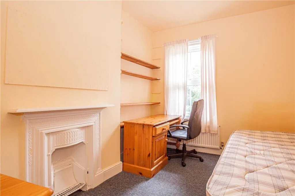 5 bedroom terraced house for rent