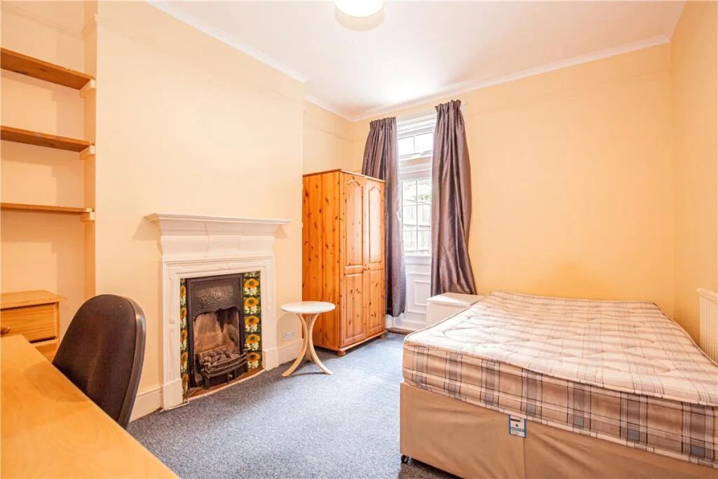 5 bedroom terraced house for rent