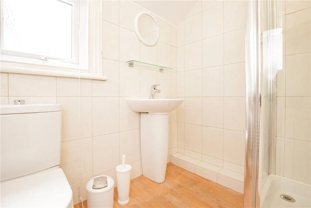 5 bedroom terraced house for rent