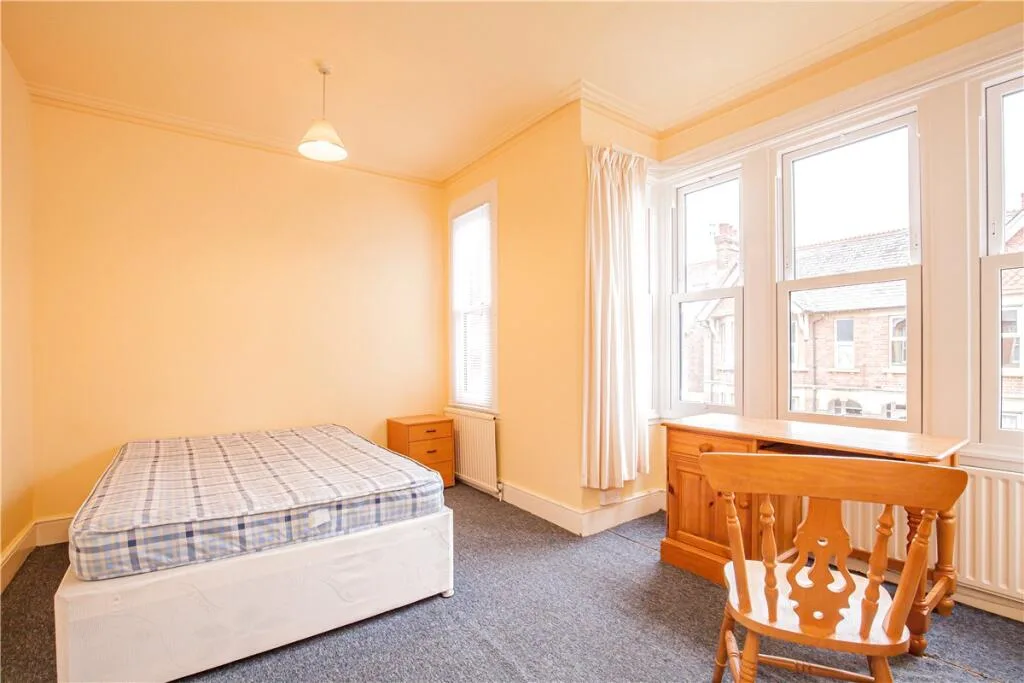 5 bedroom terraced house for rent