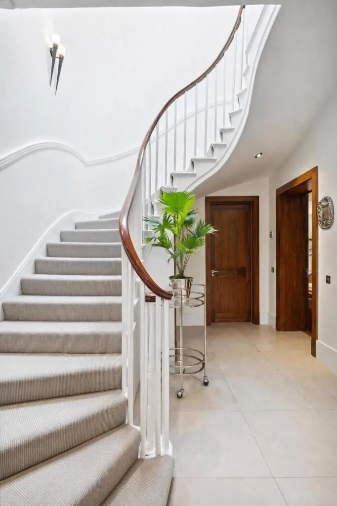 5 bedroom terraced house for rent