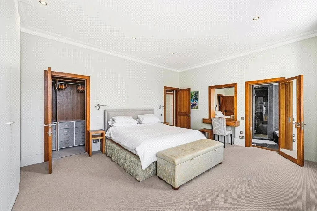 5 bedroom terraced house for rent