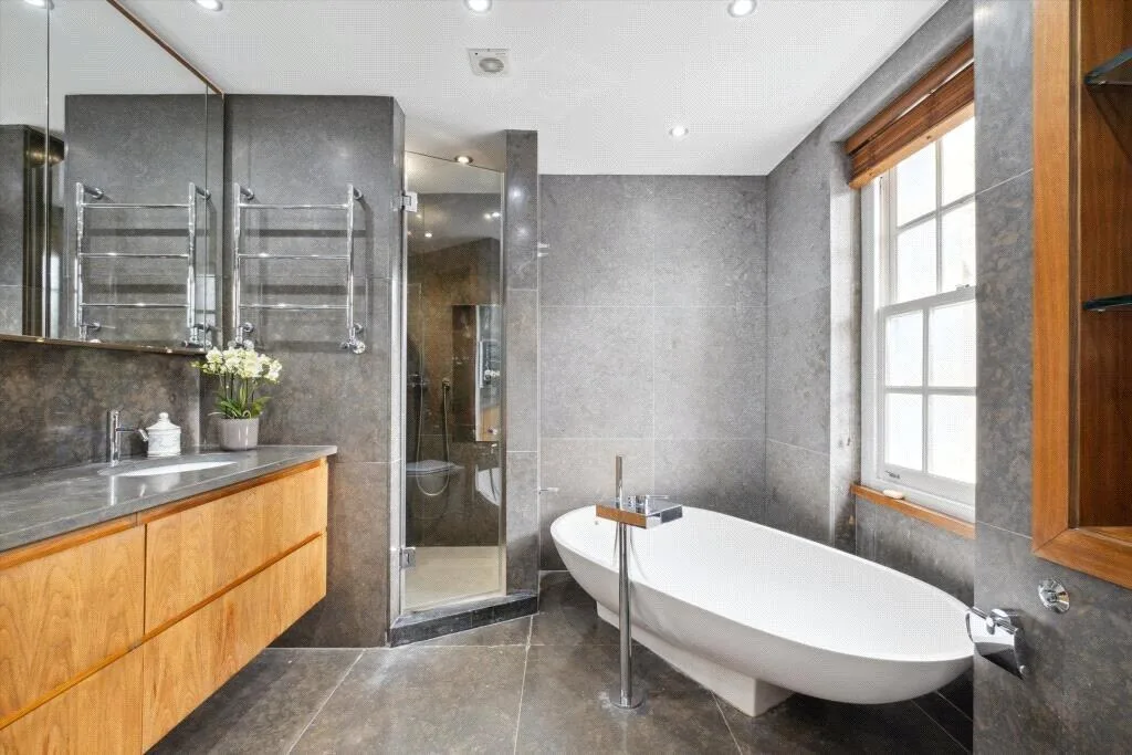 5 bedroom terraced house for rent