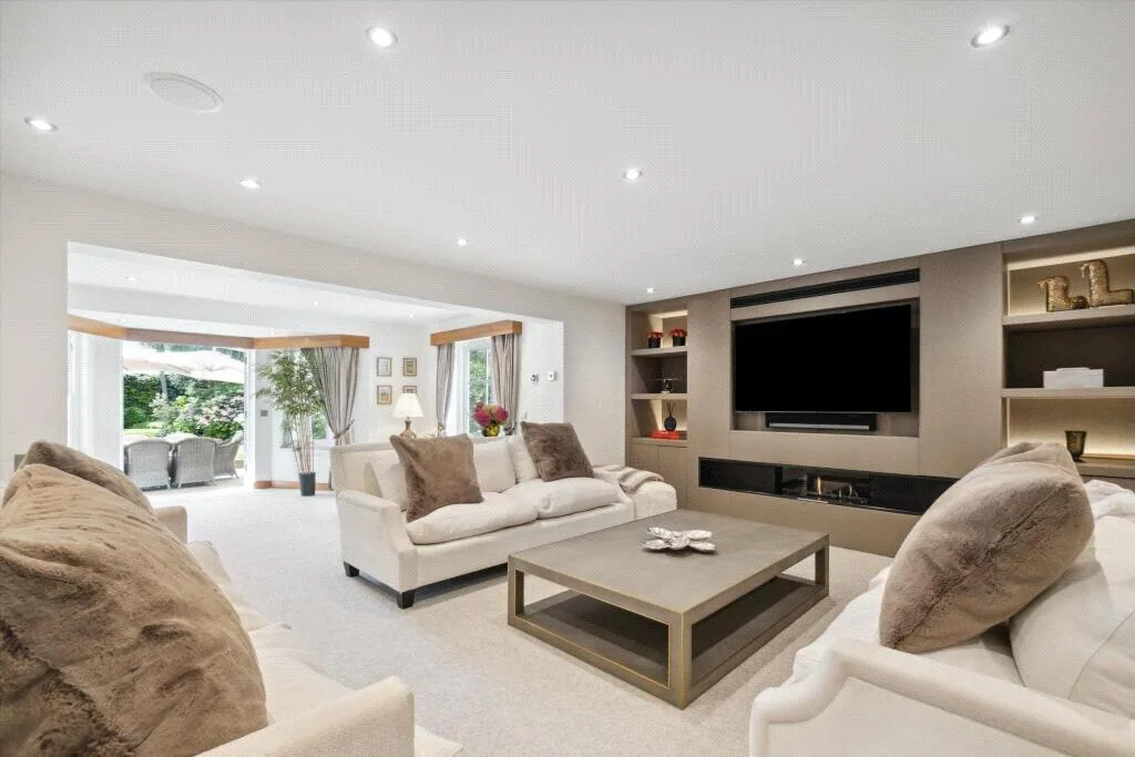 5 bedroom terraced house for rent