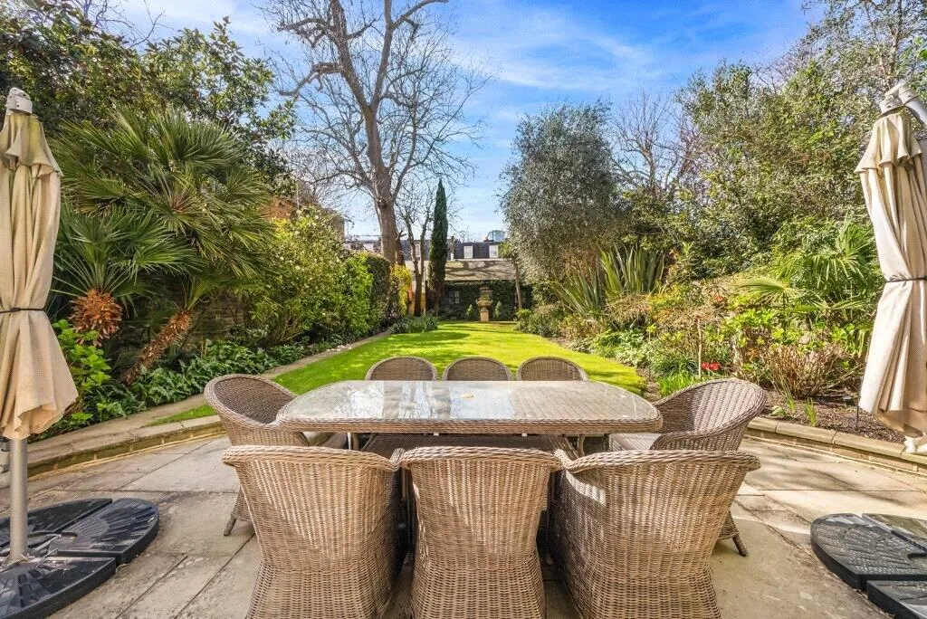 5 bedroom terraced house for rent