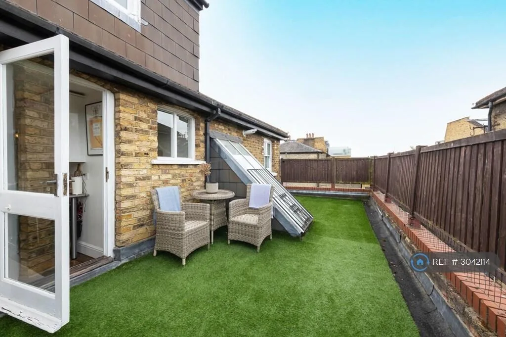 2 bedroom maisonette for rent