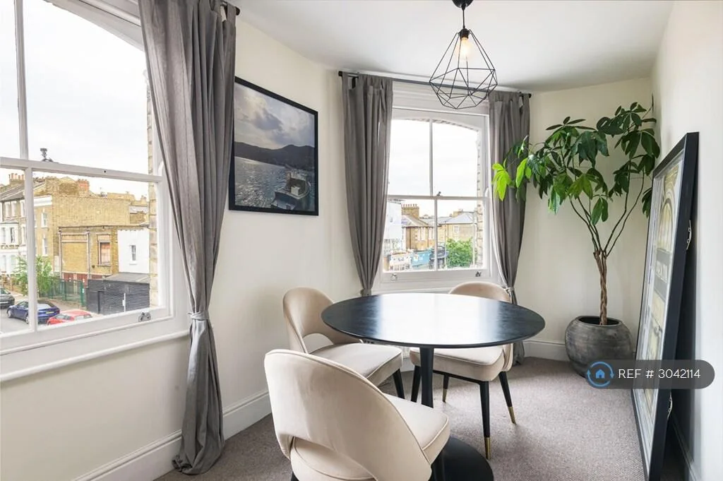 2 bedroom maisonette for rent