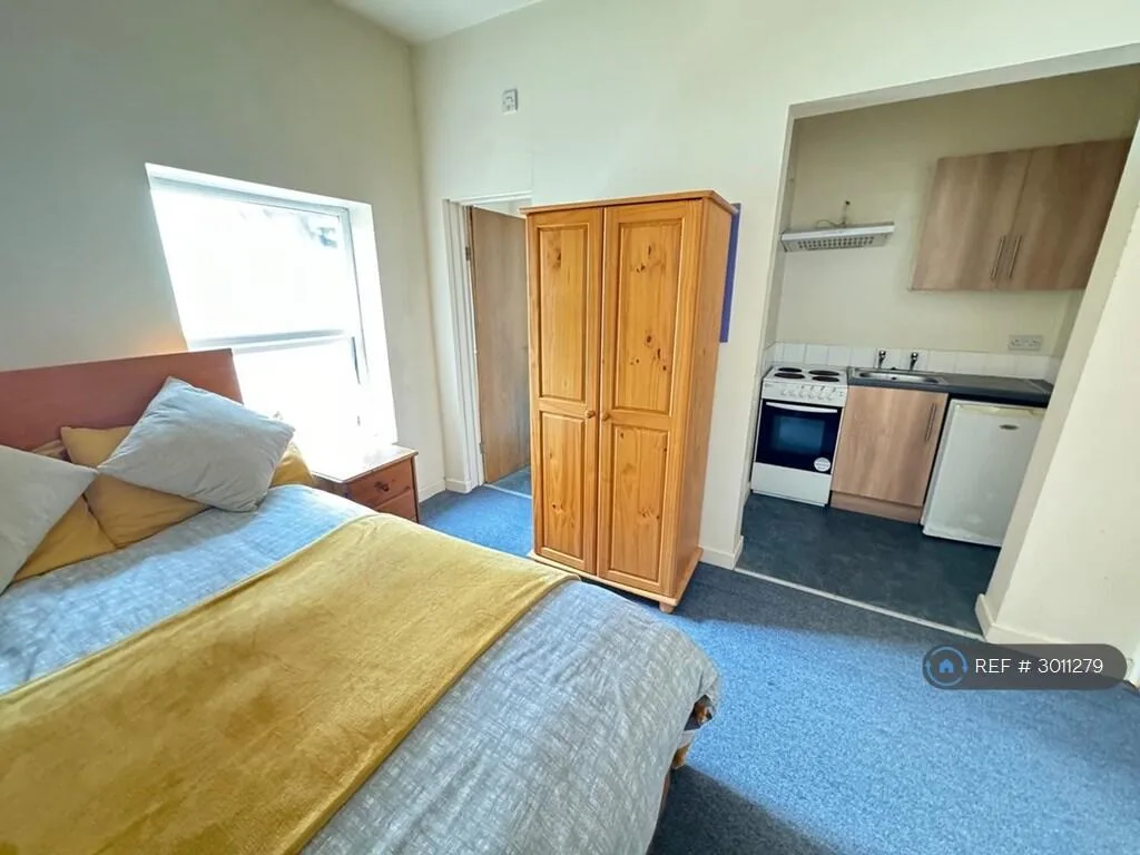 Studio flat for rent