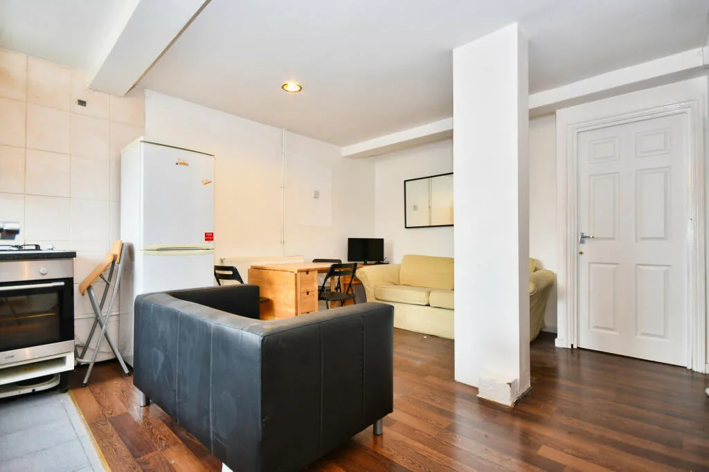 4 bedroom maisonette for rent