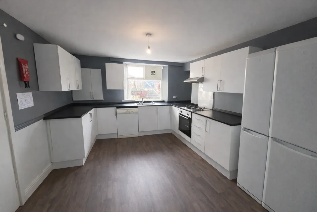 14 bedroom house of multiple occupation for rent