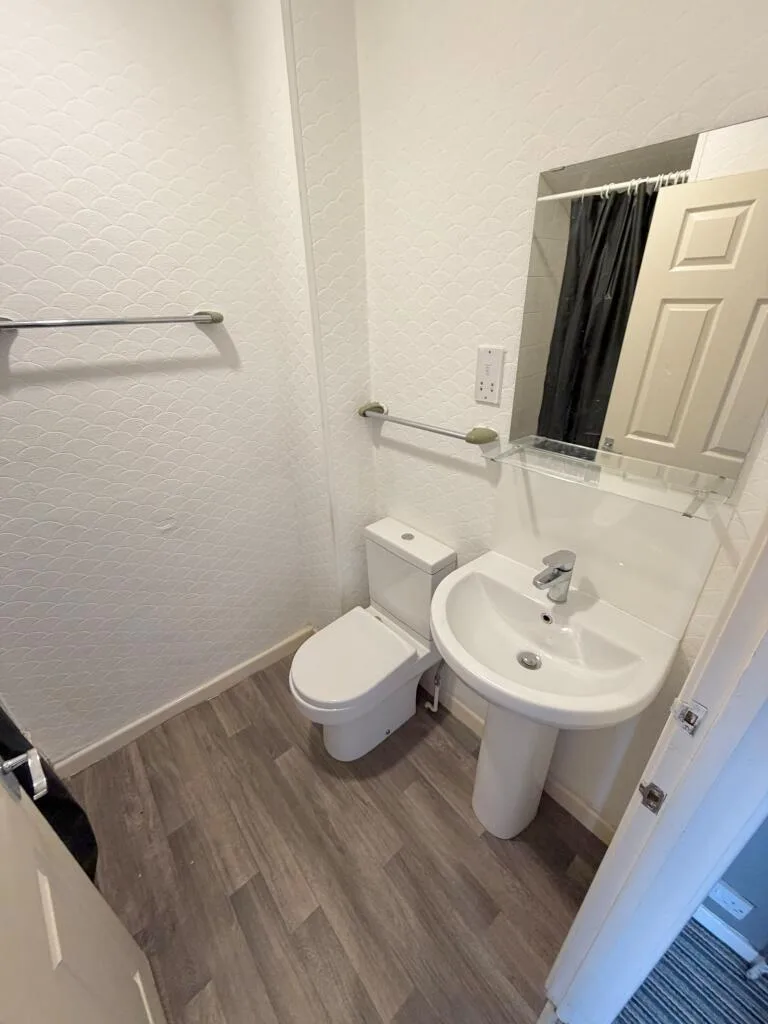 14 bedroom house of multiple occupation for rent