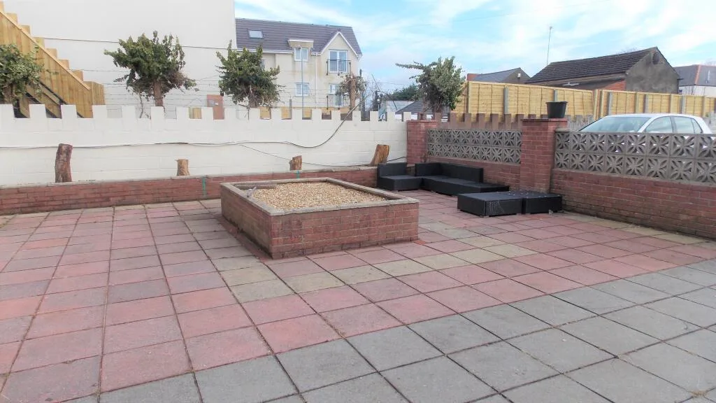 14 bedroom house of multiple occupation for rent