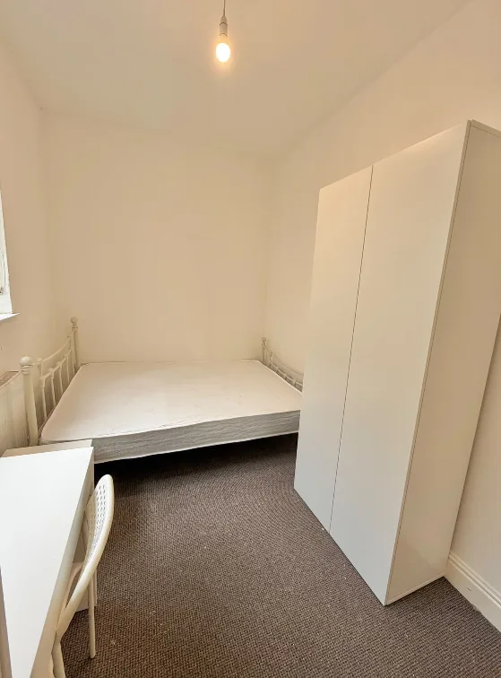 12 bedroom house of multiple occupation for rent