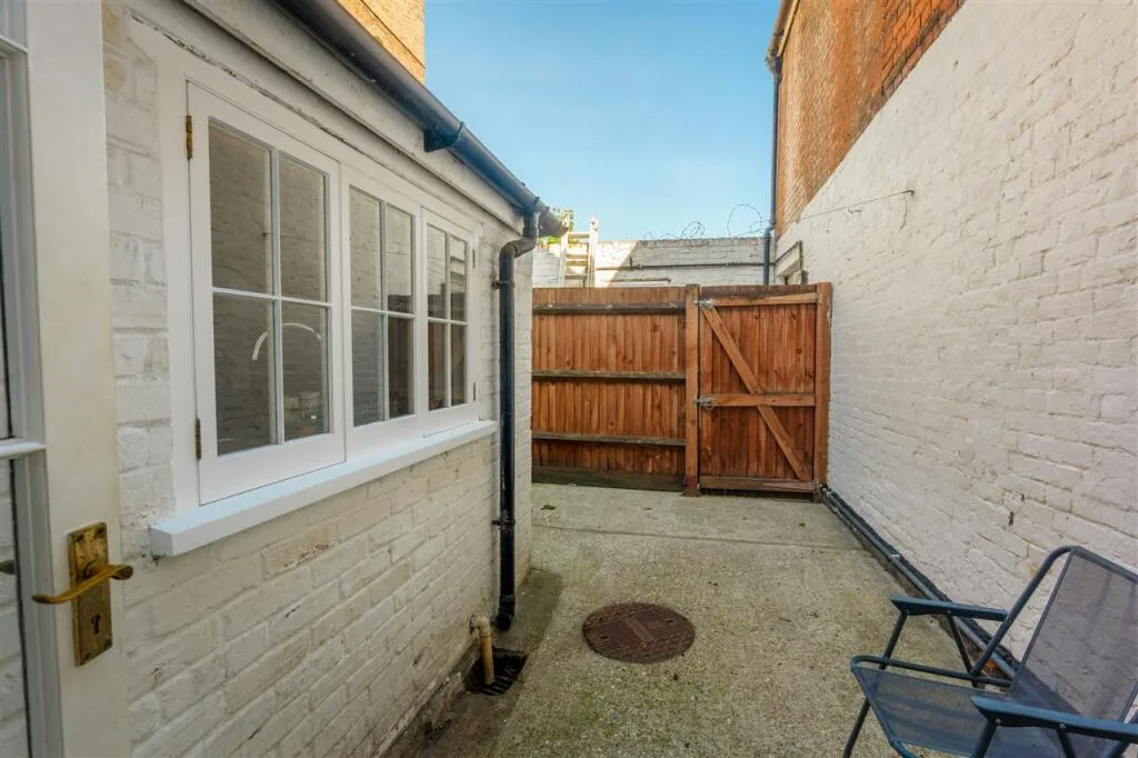 1 bedroom house for rent